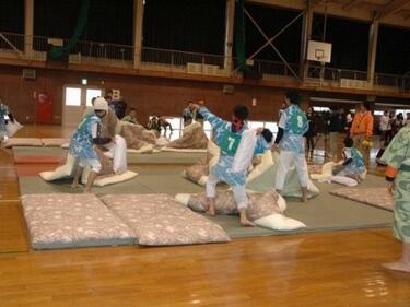"Бой с възглавници" - това е официален спорт в Япония (ВИДЕО)