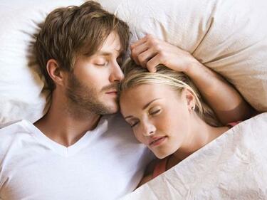 5 причини да спим прегърнати