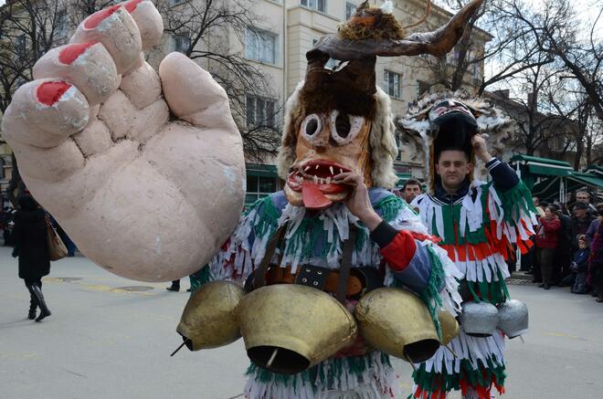 Кукери гониха зимата и злите сили от Стара Загора (СНИМКИ)