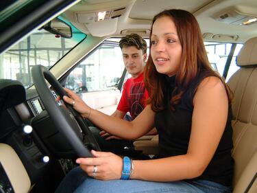 Право за шофиране и за 16-годишните, но само ако са с придружител