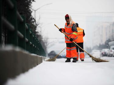 Прилагаме мерки срещу безработицата с пари от бюджета - Брюксел ни ги връща