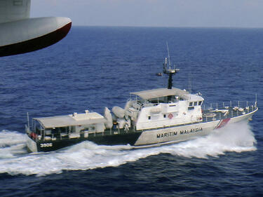 9 китайски кораба се включиха в търсенето на изчезналия самолет
