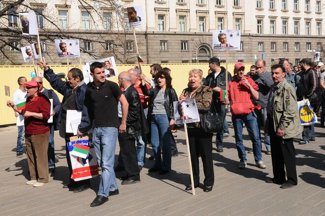 Протестиращи призоваха Плевнелиев да излезе в дълъг отпуск