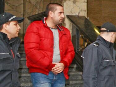 Георги Харизанов излиза от ареста
