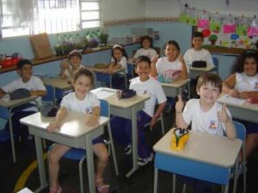 Българските училища в чужбина ще подготвят децата за родните ВУЗ-ове