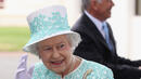  Камерън се превърна в заплаха за здравето на кралица Елизабет II
