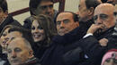 Берлускони продава 30% от Милан