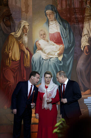 Двамата първи на Русия посрещат Великден