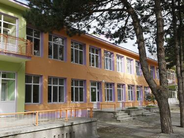 Ремонтират 3 училища и всички детски градини в Шумен 