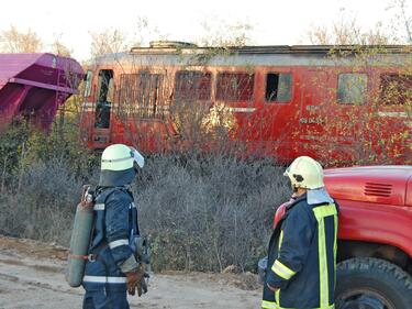 Увеличават се пострадалите при инцидента между пътнически влак и товарен камион