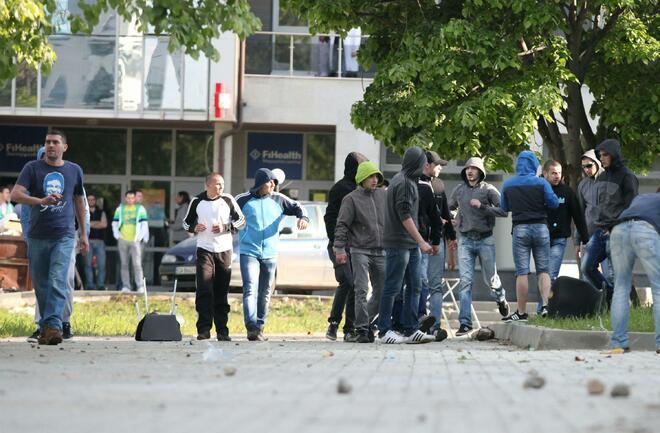 Масов бой между фенове на Левски и ЦСКА в Студентски град 