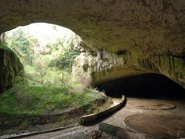 Облагородяват района около Деветашката пещера за туристи