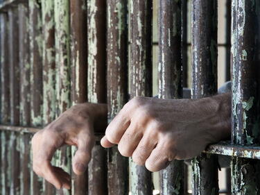Заложническа драма в Бразилия - затворници държат над 120 души 