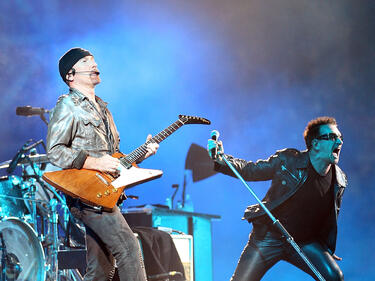U2 ще свирят на Glastonbury