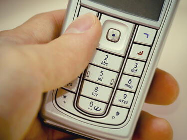 Шефът на КРС: Българските оператори нямат вина за SMS измамите