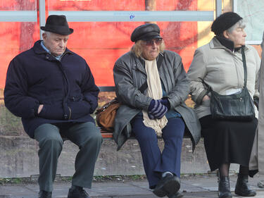 Вдигат социалната пенсия за старост с 3 лева? 
