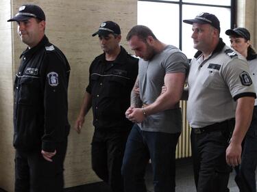 Единият обвиняем за покушението срещу Пеевски бил с две висши