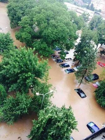 Вижте снимки от бедстваща България!