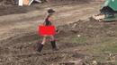 Блондинка се съблече, за да мотивира доброволците във Варна (СНИМКА)