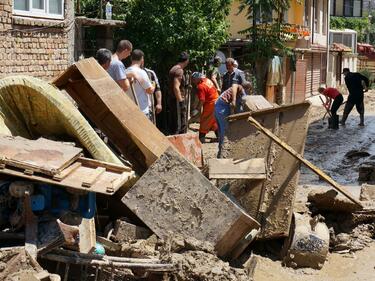 Продължава бедственото положение във Варна и Добрич
