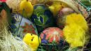 Яйца по дърветата за Великден

