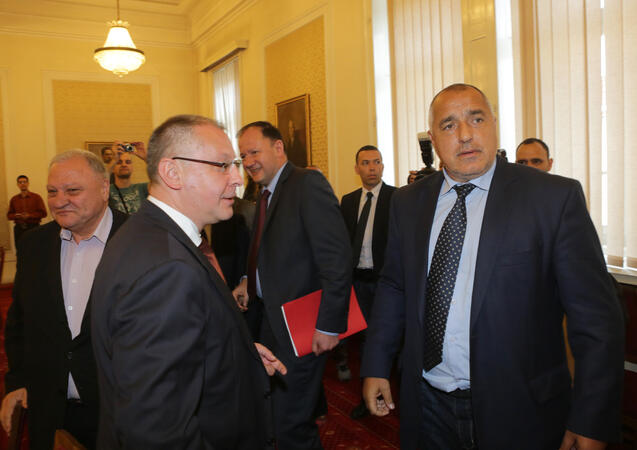 Партиите искат избори на 5 октомври 