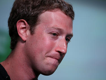 Скандал: Facebook ни подслушва