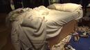 Разхвърляно легло се продава за милиони (ВИДЕО)