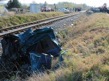 Катастрофа прекъсна движението на влаковете между Карлово и Баня 