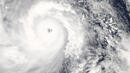 Тайфун е на път да погълне Япония 