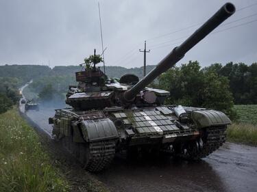 Украйна изпраща военна техника към границата с Крим