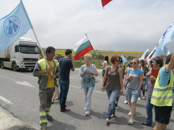 Работниците от „Автомагистрали-Черно море” блокираха пътя София - Варна