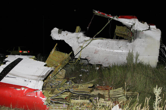 Откриха черните кутии на разбития над Украйна малайзийски самолет (СНИМКИ)