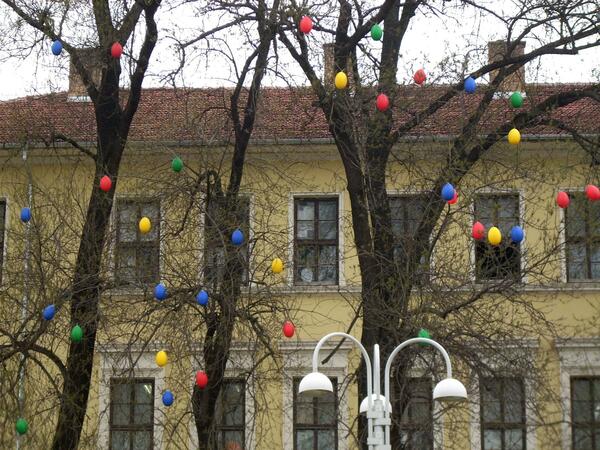 Яйца осветяват за празника Велико Търново