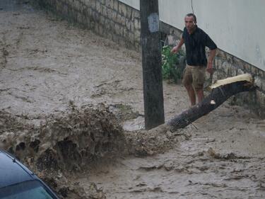 Нов воден ад във Варна? Бургас също е под вода