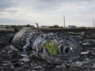 Открити са още 27 жертви от катастрофата на малайзийския самолет в Украйна