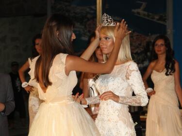 Чаровна блондинка е новата "Мис Созопол 2014" 