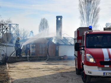 Пожарът, вилнял в петролната база във Варна, е потушен 