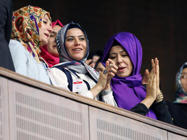 Турция забранява на жените да се смеят публично