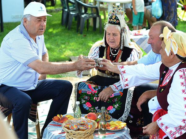 Фестивал на прасковата - един прекрасен празник на българска земя