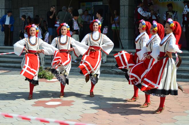Фестивал на прасковата - един прекрасен празник на българска земя