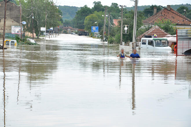 Бяла Слатина е под вода? (СНИМКИ) 