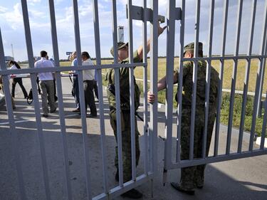 Над 400 украински военни поискаха убежище от руските граничари