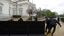 Премахнаха загражденията пред парламента 