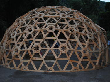 Новата атракция в Търново - геодезически купол