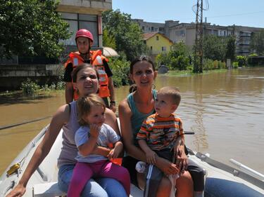 Нова тревога в Мизия: Водата става само за миене на улиците 