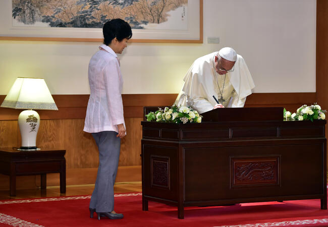Папа Франциск "събра очите" на южнокорейците 