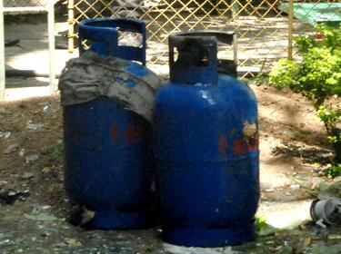 Газова бутилка се взриви в Мадан и прати мъж в болница
