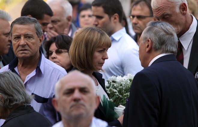 България се сбогува с Валери Петров
