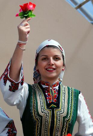 16-годишна стана „кумичка” на празника в Ловеч
